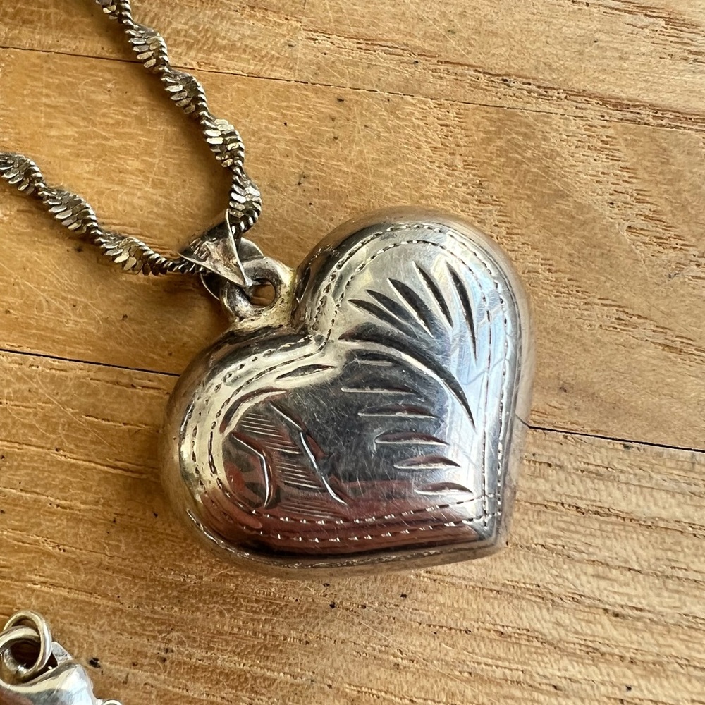 Vintage 925 Sterling silver engraved puffy heart twisted chain necklace